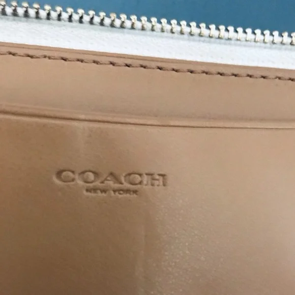 ❌SOLD❌Coach Wallet Clutch Wristlet - Picture 9 of 9